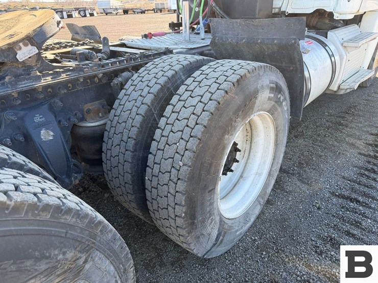 2014-freightliner-cascadia-125-image-31