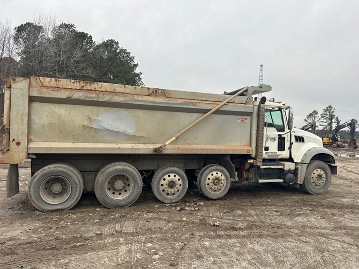 2020-mack-gr64f9-quad/a-dump-truck-image-7