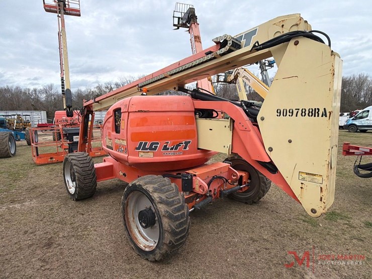 2012-jlg-600aj-image-1