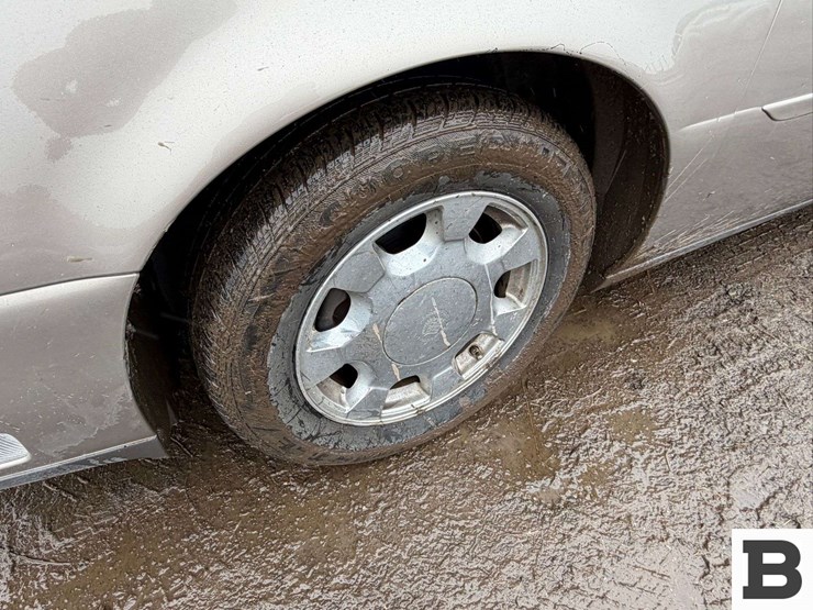 2001-cadillac-deville-sedan-image-8