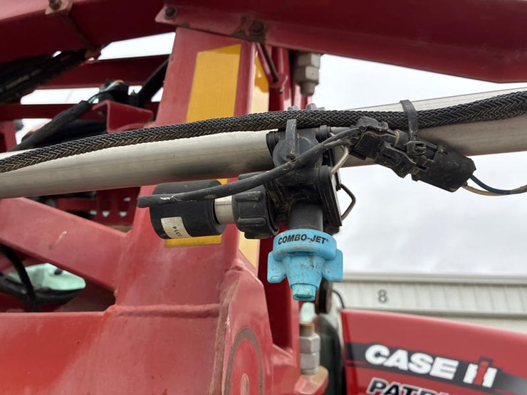 2015-case-ih-patriot-3340-image-21