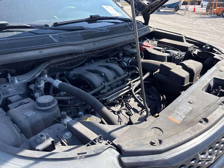 2015-ford-explorer-image-8