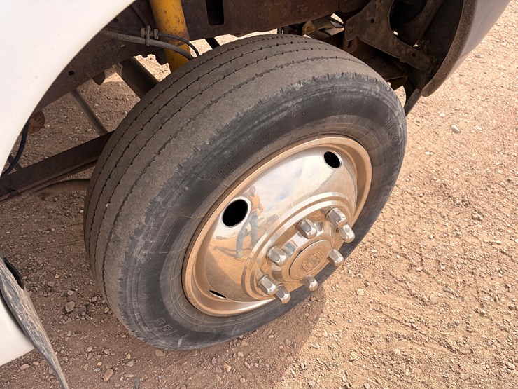 2003-ford-f550-image-26