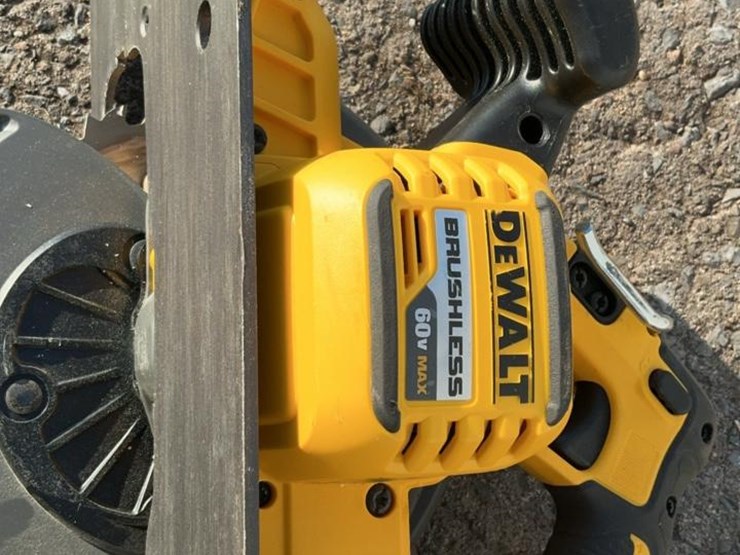 #103-•-dewalt-dcs578-cordless-circle-saw-image-6