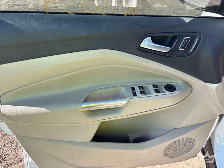 2016-ford-escape-image-11