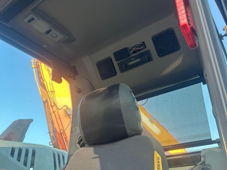 2016-volvo-ecr235el-image-28