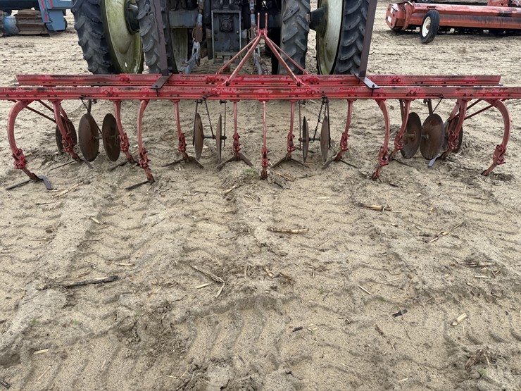 pittsburg-4-row-cultivator-image-3