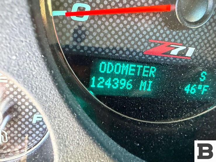 2011-chevrolet-tahoe-image-27