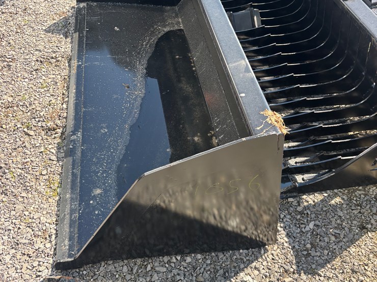 #1056-•-84-in.-skid-steer-snow/litter-bucket-image-2