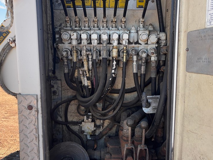 1992-ford-l8000-image-10