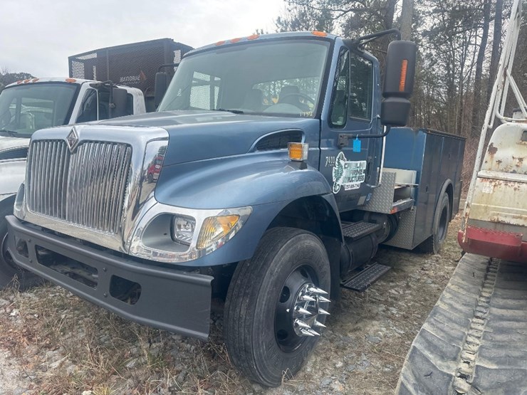 2005-international-7400-image-2