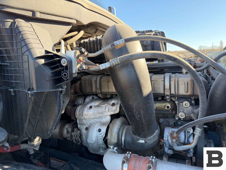 2019-freightliner-cascadia-126-image-50