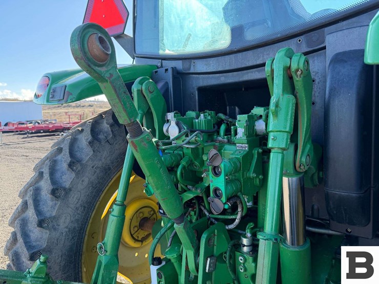 2013-john-deere-6125r-image-35