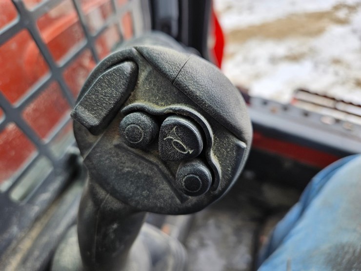 kubota-ssv75-image-22