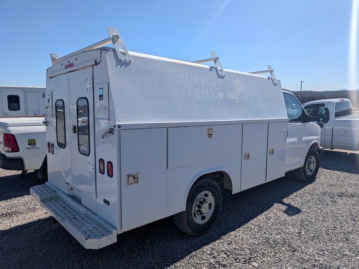 2010-chevrolet-express-3500-image-3