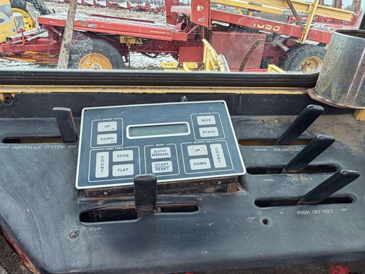 new-holland-1085-image-12