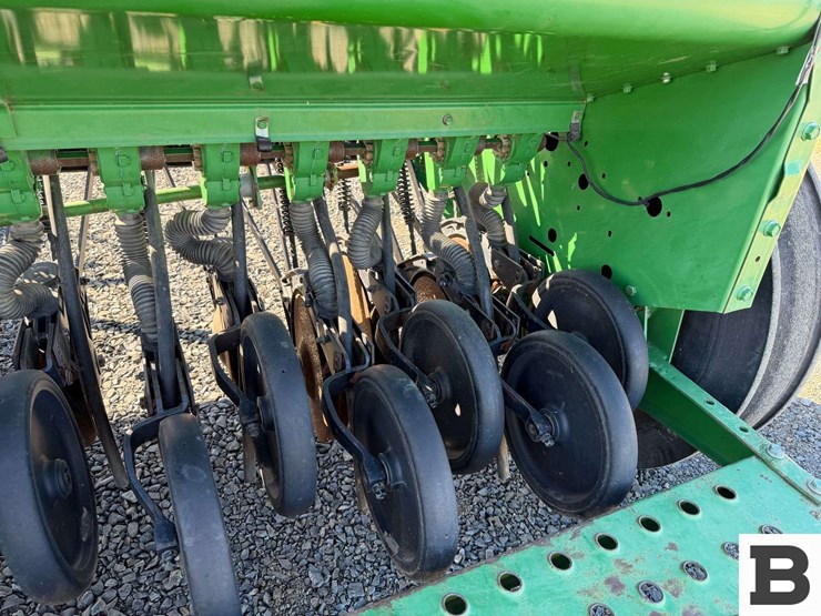 john-deere-450-image-24