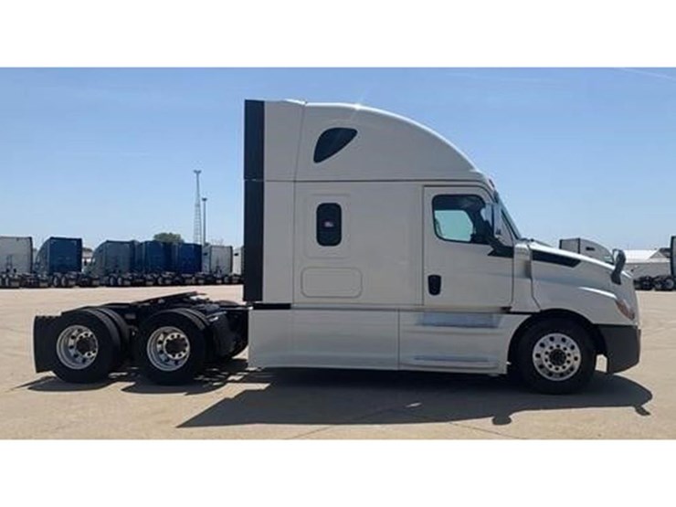 2023-freightliner-cascadia-126-image-2