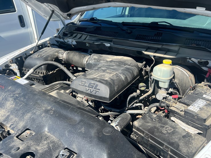 2015-dodge-1500-image-34