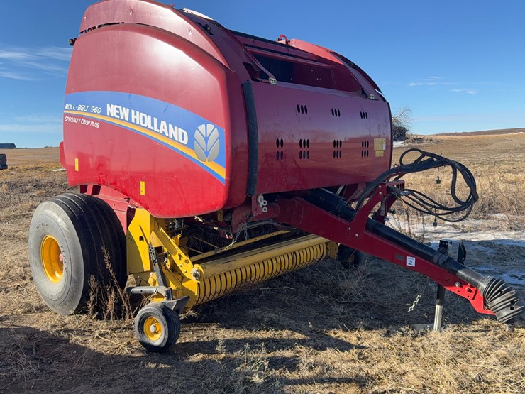 2020-new-holland-560-roll-belt-round-baler-image-2