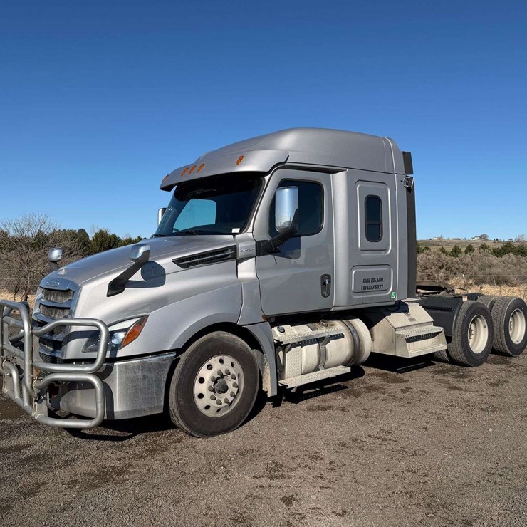 2019 FREIGHTLINER CASCADIA 126