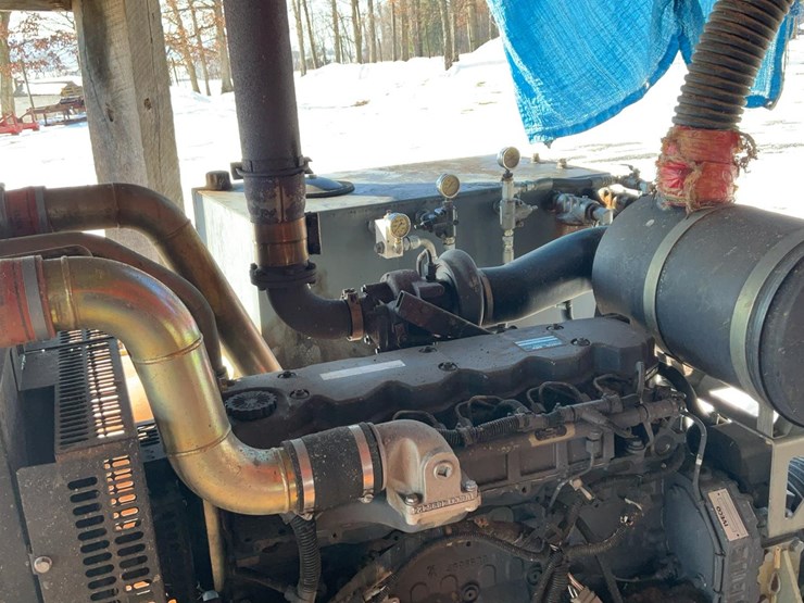 #239-•-iveco-diesel-engine-and-hyd-pump-image-17