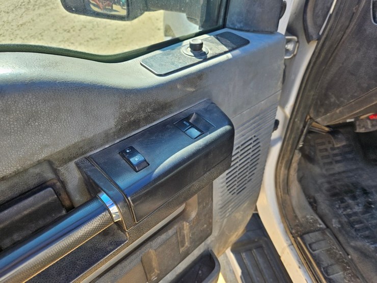 2011-ford-f550-image-36