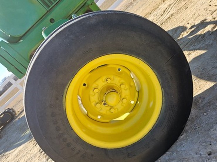 john-deere-3010-image-35