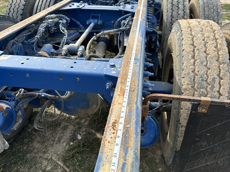 2011-peterbilt-367-image-7