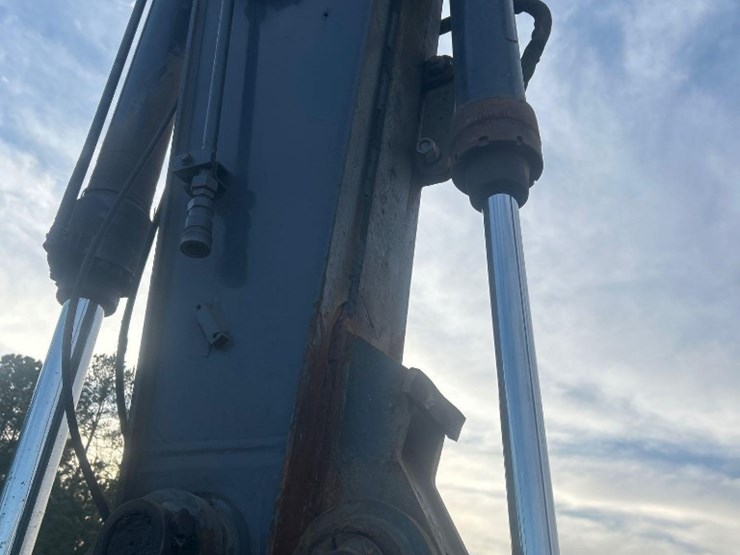 deere-240d-lc-image-19