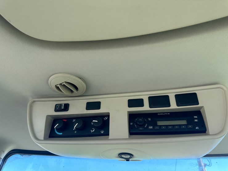 john-deere-8285r-image-57