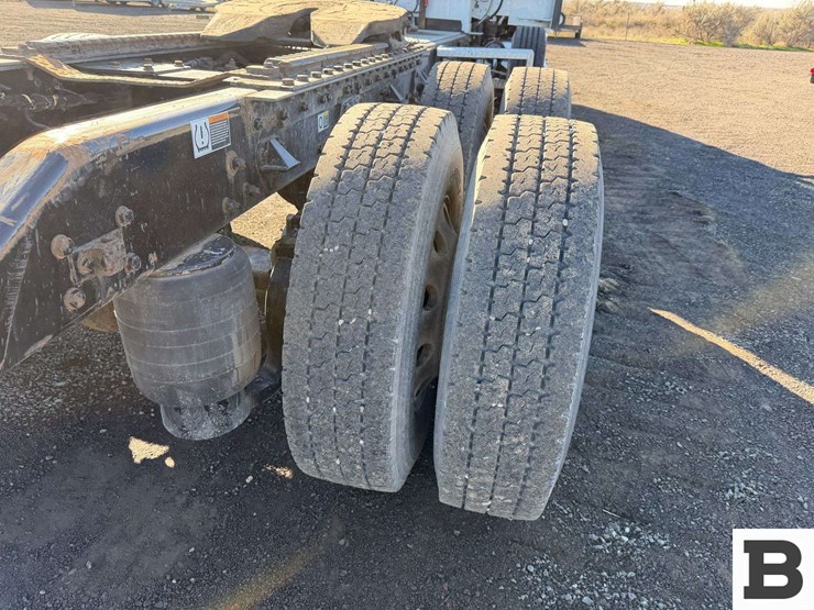 2019-kenworth-t680-image-35