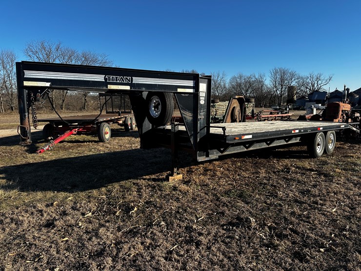 1996-titan-trailer-image-1