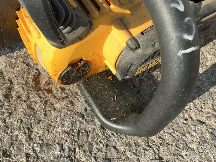 #104-•-dewalt-chainsaw-and-reciprocating-saw-image-7