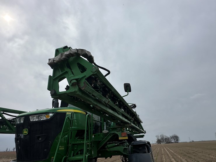 2021-john-deere-r4044-image-52