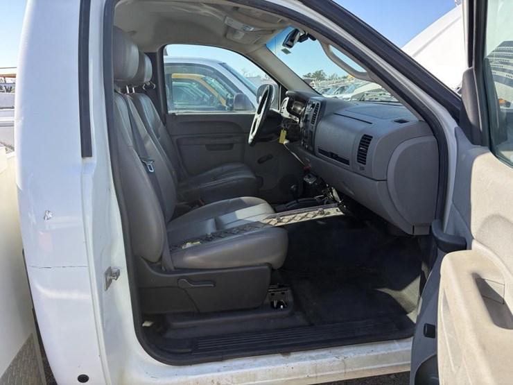 2010-chevrolet-2500-image-8