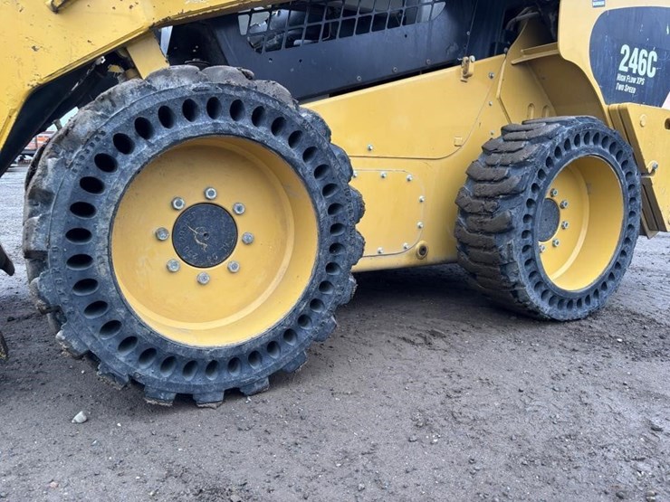 caterpillar-246c-image-13