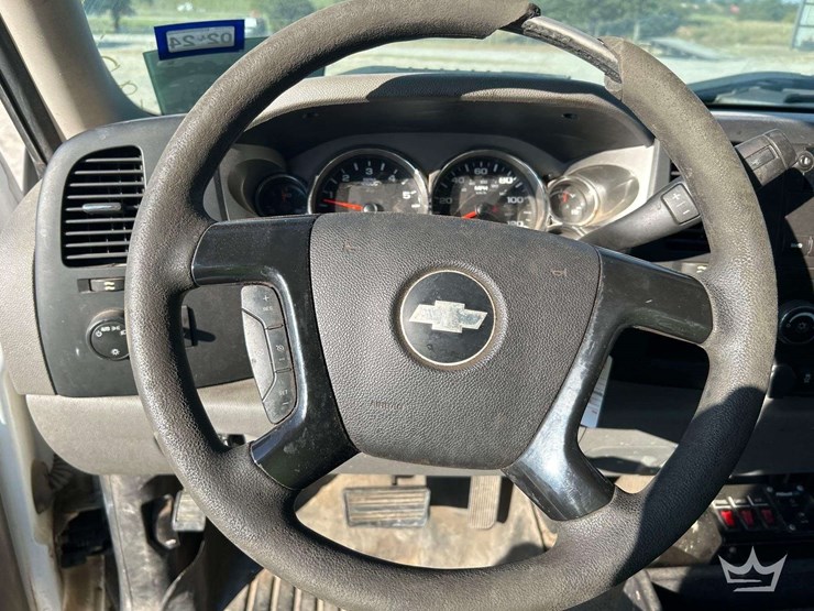 2013-chevrolet-silverado-3500hd-image-15