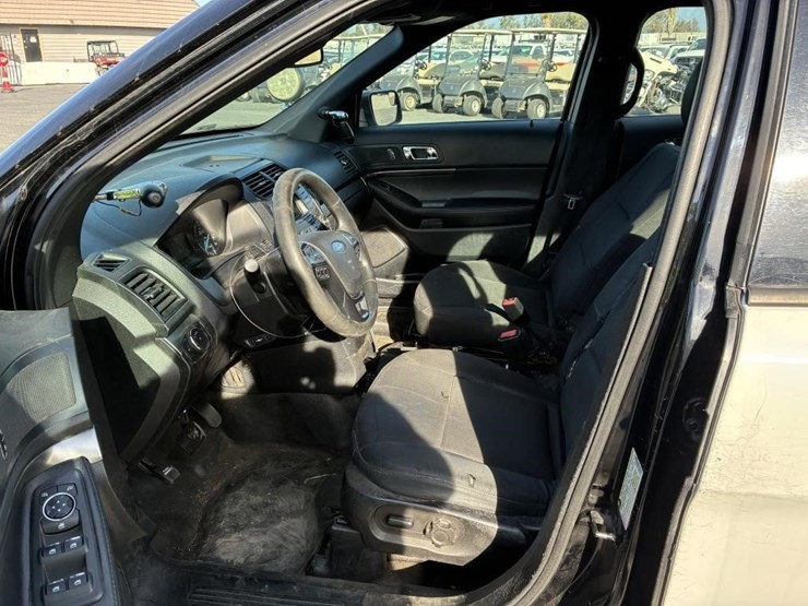 2018-ford-explorer-image-12