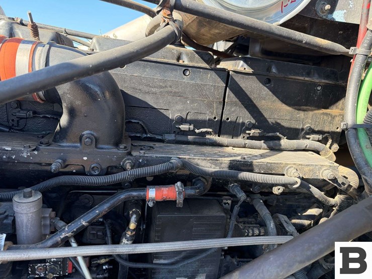 1992-freightliner-fld120-image-37