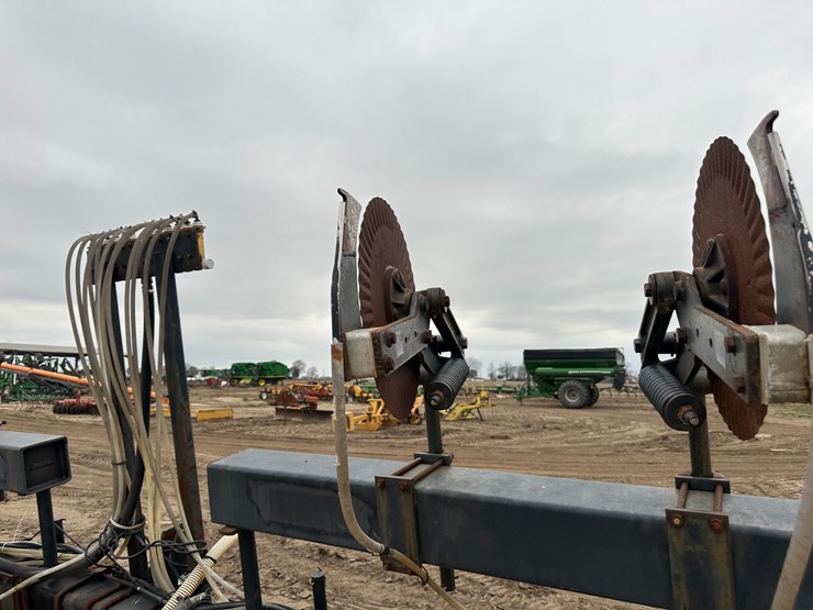 #38849-•-yetter-76"-twin-row-knife-applicator-image-17