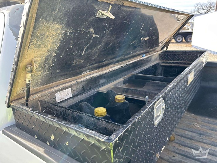 2016-chevrolet-silverado-4x4-crew-cab-pickup-truck-image-22