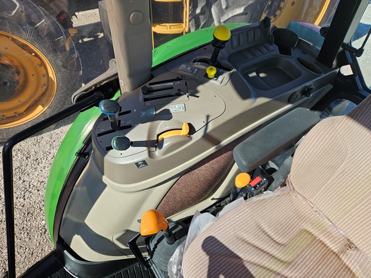 2011-john-deere-5085m-image-9