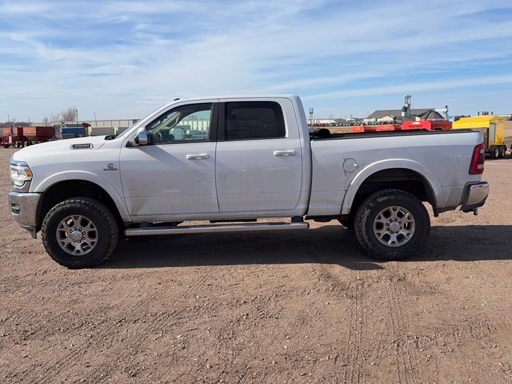 2020-ram-2500-laramie-image-7