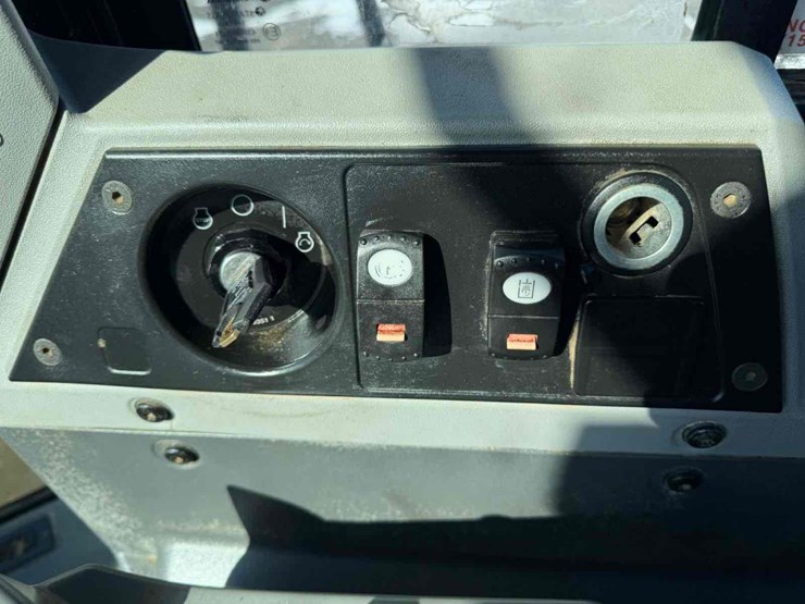 2013-caterpillar-972k-image-12