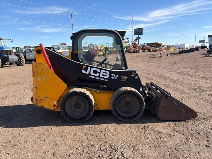 2016-jcb-135-image-5
