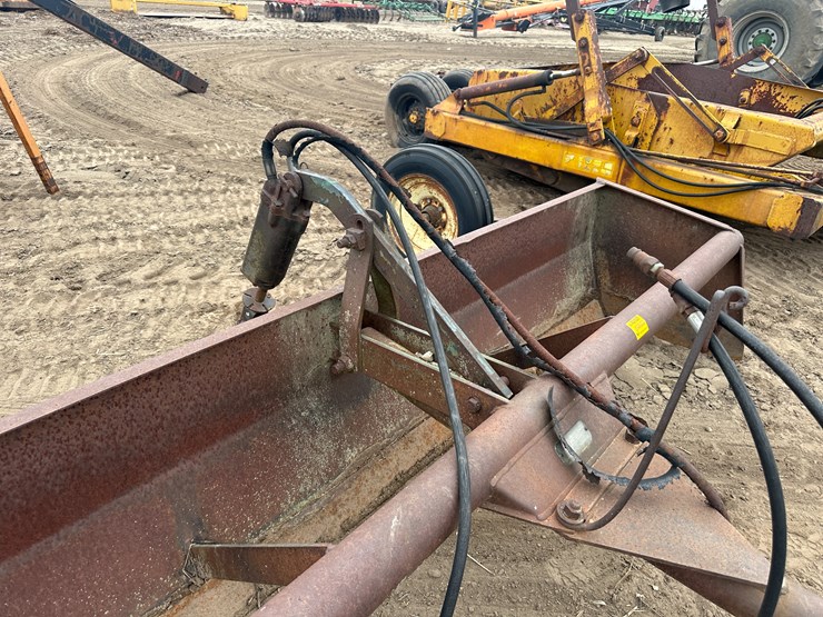 john-deere-810-image-23