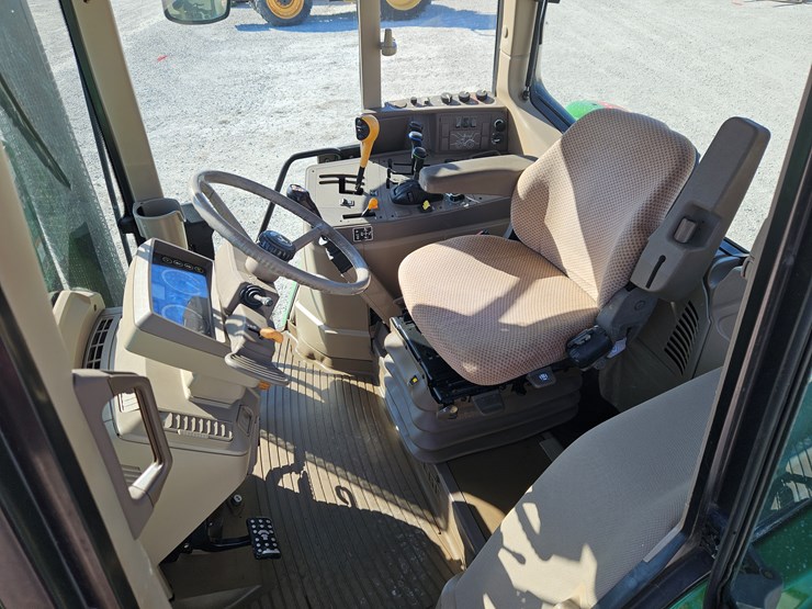 2014-john-deere-6140m-image-16