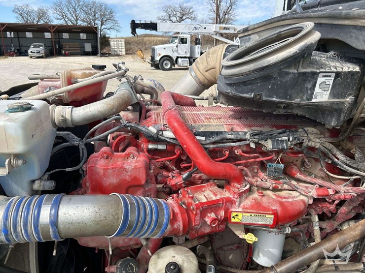 2015-kenworth-t880-image-13