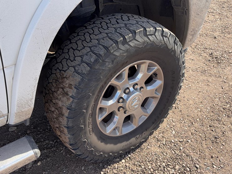 2020-ram-2500-laramie-image-13